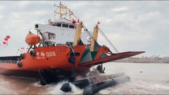 鏟車助推8200噸散貨船&ldquo;遠景發展&rdquo;氣囊上排下水吉水接水順利#氣囊下水#船舶下水#船用氣囊#散貨船下水#遠景發展